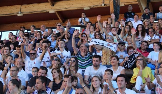 Aficionados charros en Zamora donde se desplazó cerca de un millar de seguidores blanquinegros.