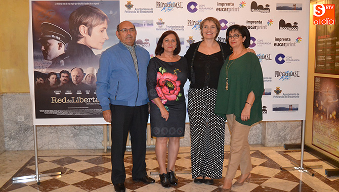 La actriz Asumpta Serna presentaba hoy en el Teatro Calderón su última película Red de Libertad junto a Joaquín Fuentes, de Proyecfilm, y la alcaldesa Carmen Ávila