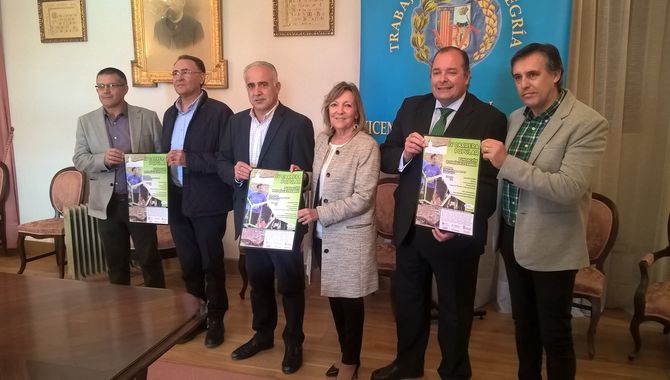 Evelio Almendra, Juan José Peralta, Jesús María Ortiz, Cristina Klimowitz, Ignacio Javier Rivas, de La Caixa, y Casimiro Blanco