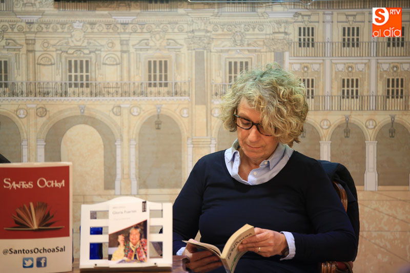 Miren Zaitegui en la presentación del libro sobre Gloria Fuertes