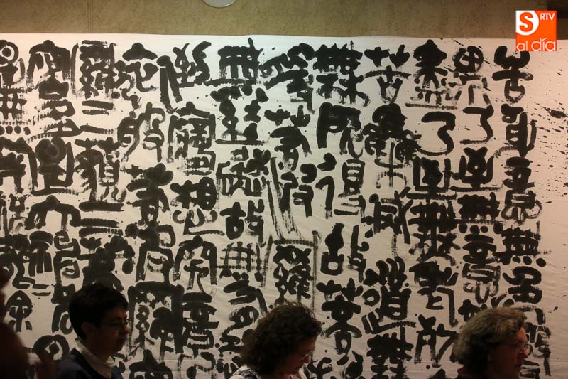 Foto 6 - El arte de la caligrafía sobre tela en la muestra ‘El viento’, de Ryuho Hamano  