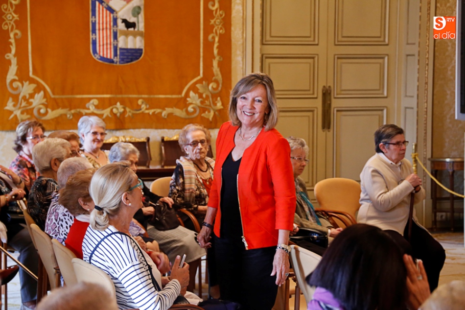 Acto de entrega del Carnet de Teleasistencia en el Ayuntamiento de Salamanca / Foto de Alejandro López