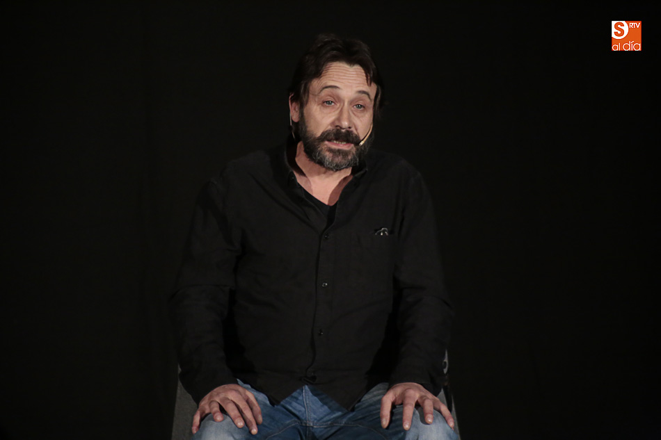 Un momento de la representación en la Plaza Mayor de La Chana Teatro (Foto de Álex López)