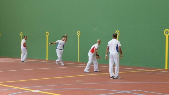 Imagen de un partido de pelota.