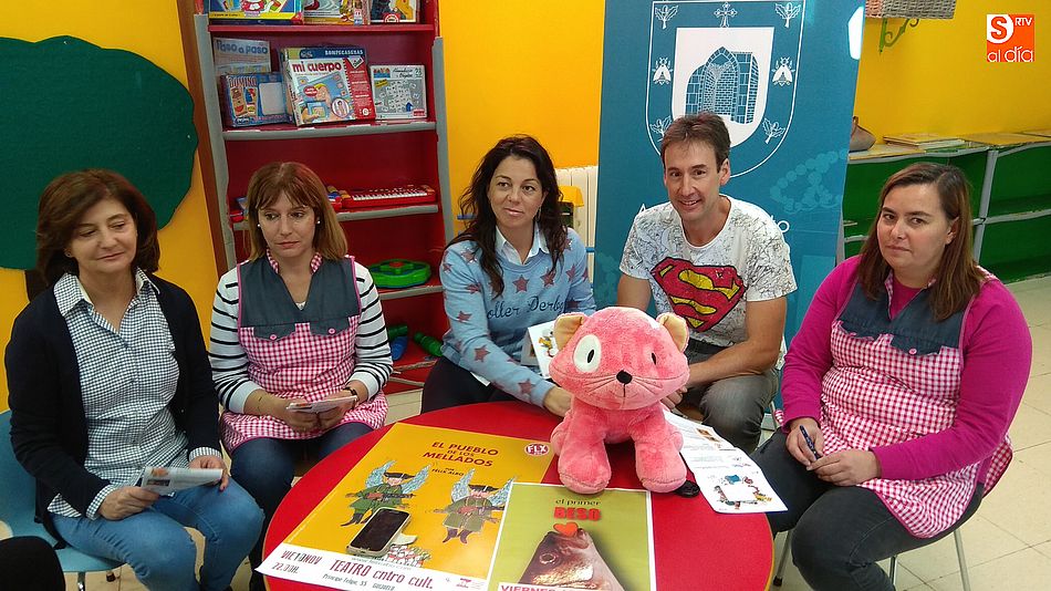 La concejala de Cultura, María Jesús Moro, presentó la agenda cultural en compañía de los responsables de la Ludoteca Municipal Ludoguay