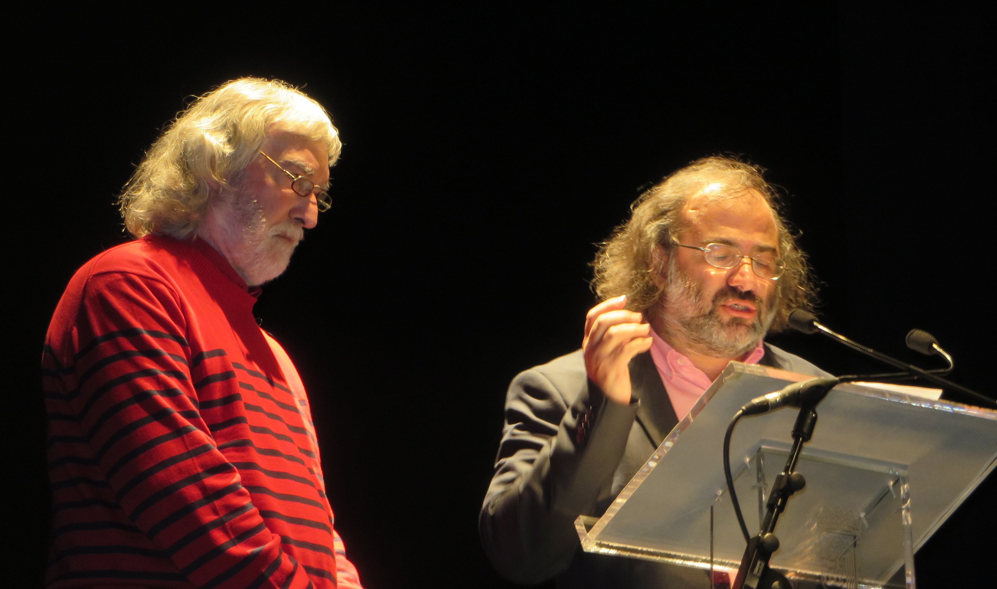 Para Aníbal Núñez, en portugués y en español