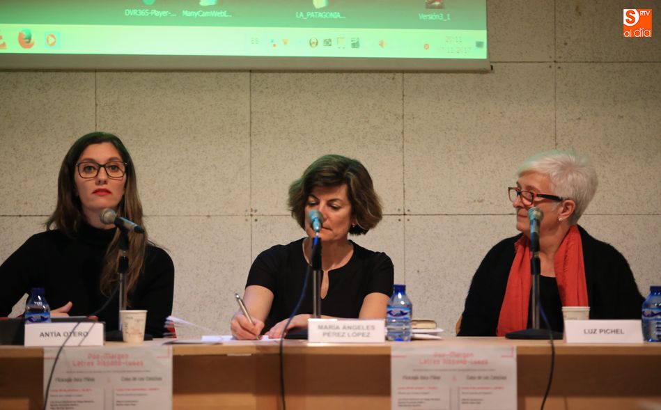 Participantes en el encuentro literario en la Casa de las Conchas. Foto: Alberto Martín