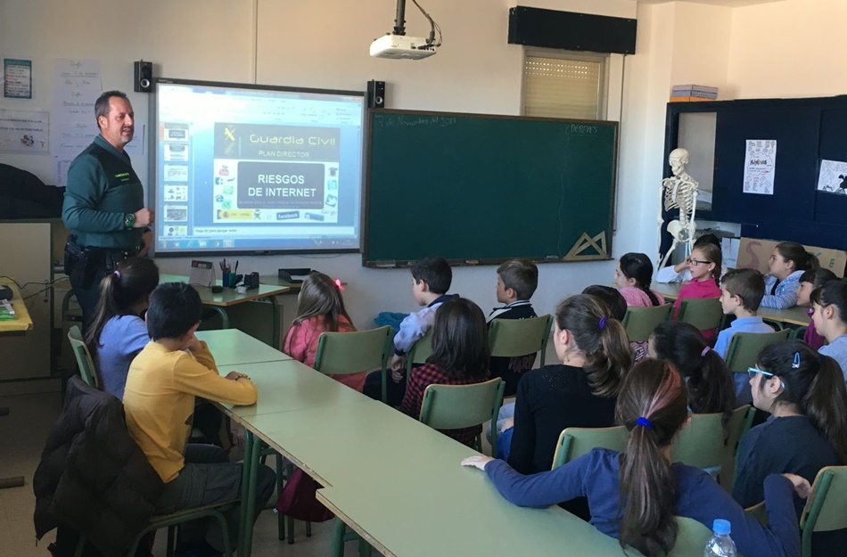 Un momento de la charla impartida en el CEIP Nuestra Señora del Carmen de Ledesma