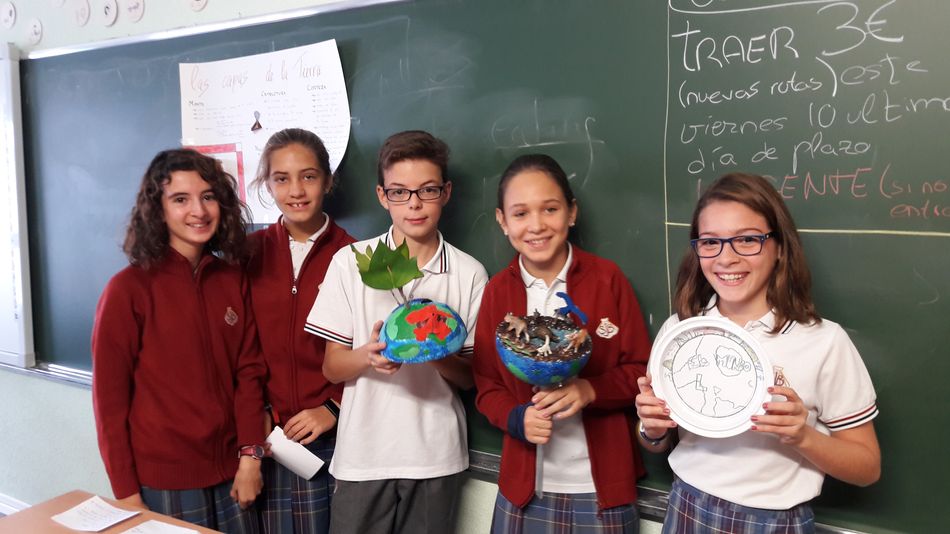 Algunos de los alumnos del colegio San Juan Bosco que asistieron a esta representación