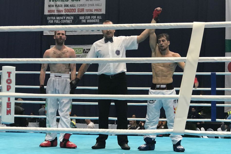 Manuel García, campeón en su combate contra el irlandés Kenny Martin
