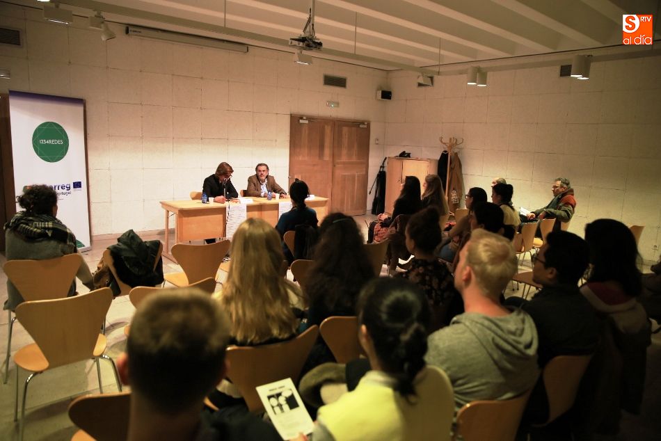 Un momento del encuentro literario en la sala inferior de la Casa de las Conchas