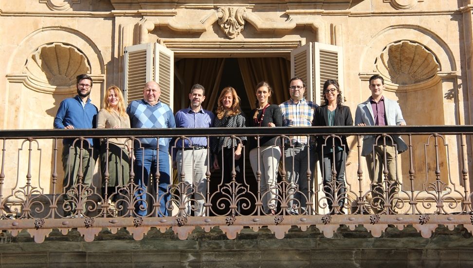 Los responsables saileron al balcón municipal del Ayuntamiento