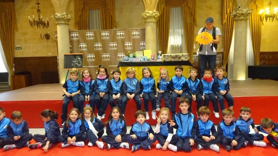 Foto de familia de los alumnos del Colegio San Juan Bosco que han participado en la actividad.