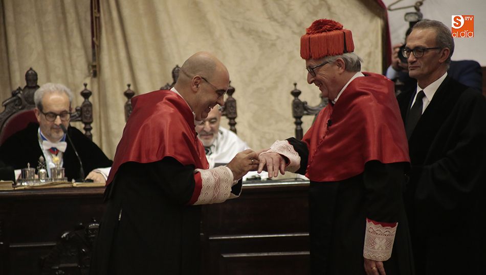 El presidente de la Comisión Europea, Jean Claude Juncker, en el momento de ser investido honoris causa / REP. GRÁFICO: ALEJANDRO LÓPEZ