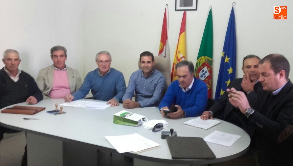 Grupo de alcaldes del abadengo con el presidente de la Cámara de Figueira de Castello Rodrigo