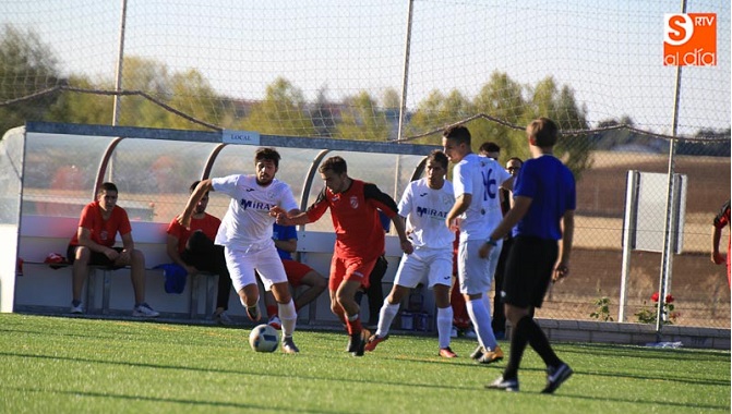 Jugada del partido Ribert-Villares, que abría la competición.