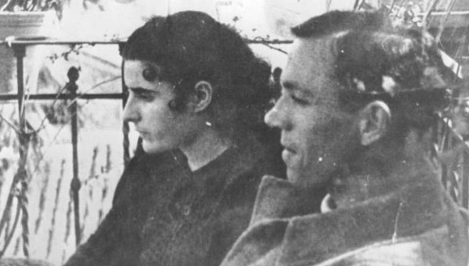 Miguel Hernández junto a su mujer Josefina Manresa en 1937 / FOTO: ABC