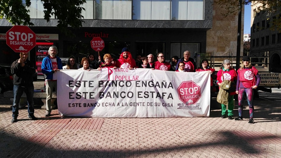 Los manifestantes, a la sede de la entidad.