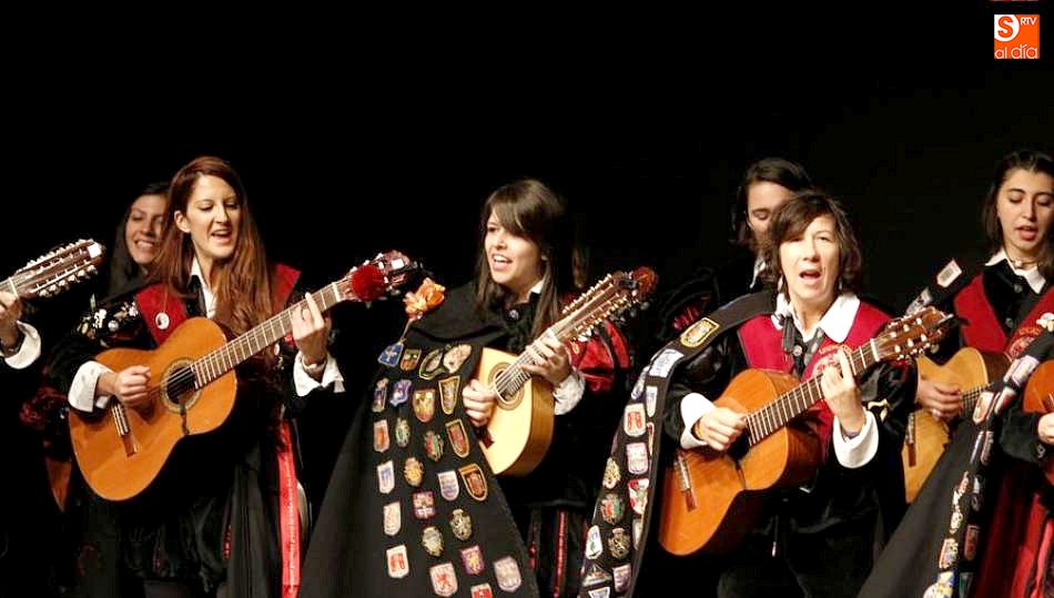 Certamen de tunas femeninas en el Teatro Juan del Enzina. Foto: David Fernández