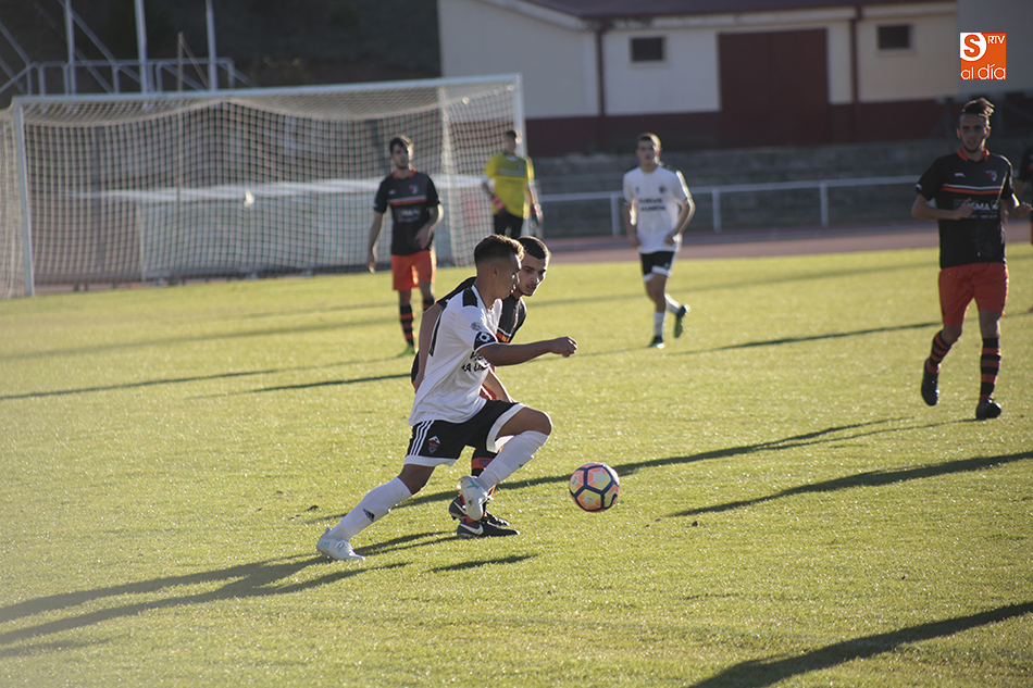 El Salmantino UDS B encaja su primera derrota y no aprovecha el empate entre Ribert y Helmántico