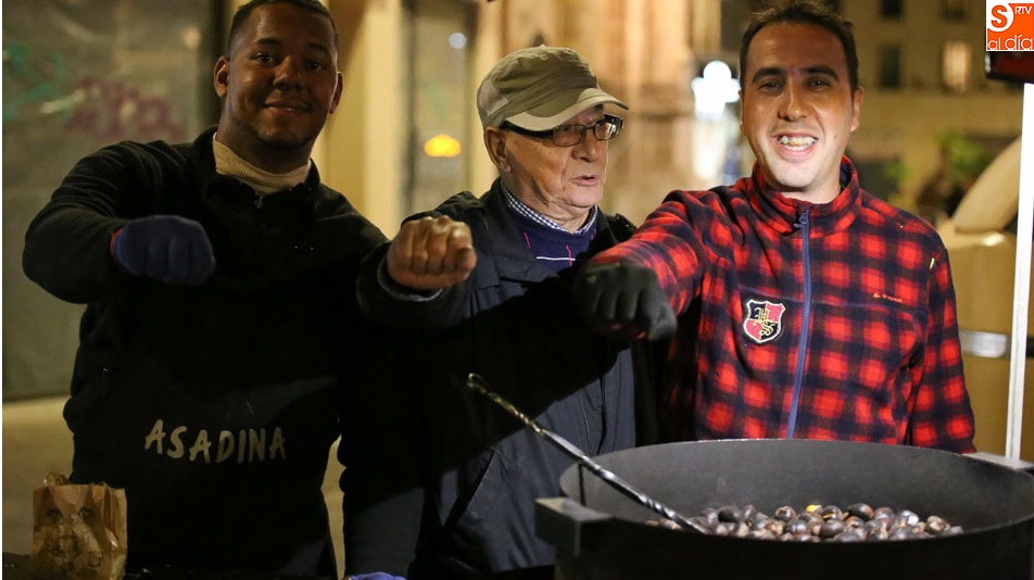 Puesto de venta de castañas ubicado en la Plaza del Corrillo. Foto: Alberto Martín
