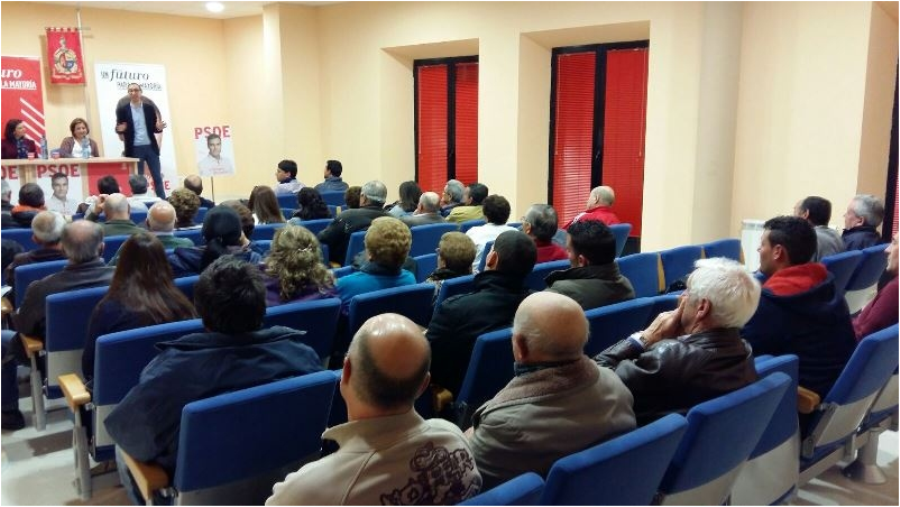 Acto del PSOE en Cantalapiedra durante la campaña de las elecciones de 2015