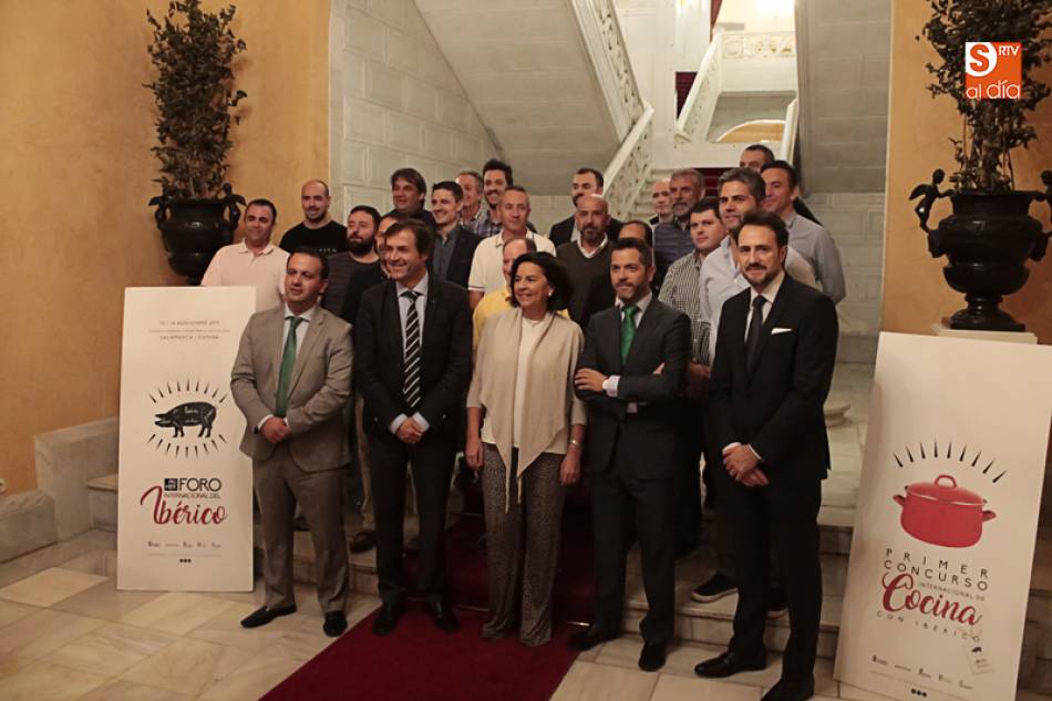 Imagen de la presentación del I Foro Internacional del Ibérico en el Ayuntamiento de Salamanca