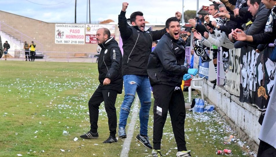 Alegría de Unionistas tras su victoria del domingo / Foto Unionistas