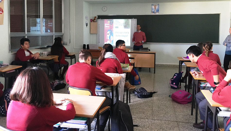 Un momento de la charla ofrecida por Raúl Rivas González