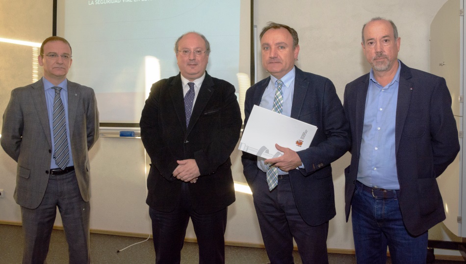 El vicerrector de Promoción y Coordinación, Enrique Cabero, y el subdelegado del Gobierno, Antonio Andrés Laso