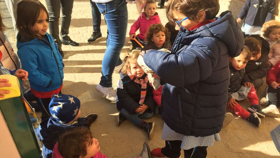 Los más pequeños del colegio San Agustín conocieron los cucuruchos de castañas