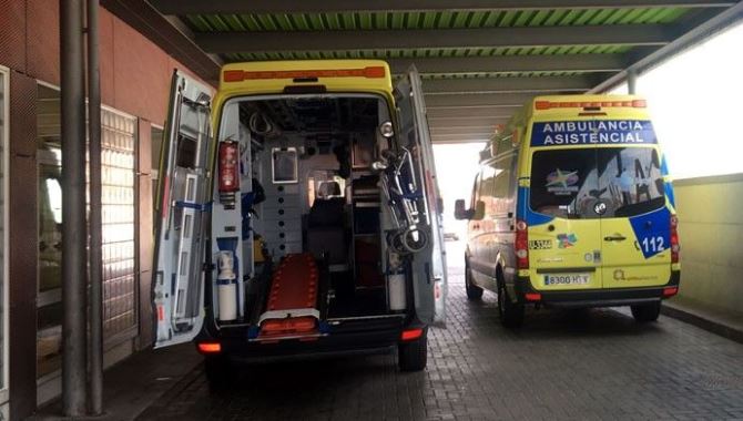 Dos ambulancias en el complejo hospitalario