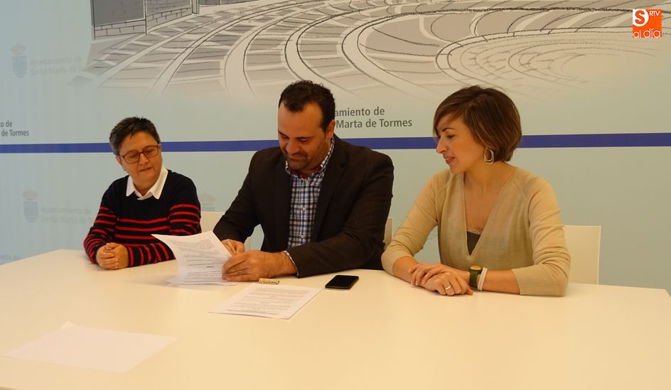 Pilar Rodríguez, David Mingo y Marta Labrador, en la firma del convenio