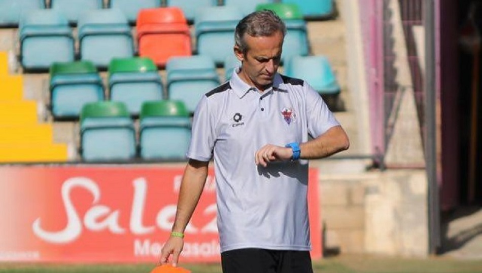 Roge, durante una sesión de calentamiento con el primer equipo.