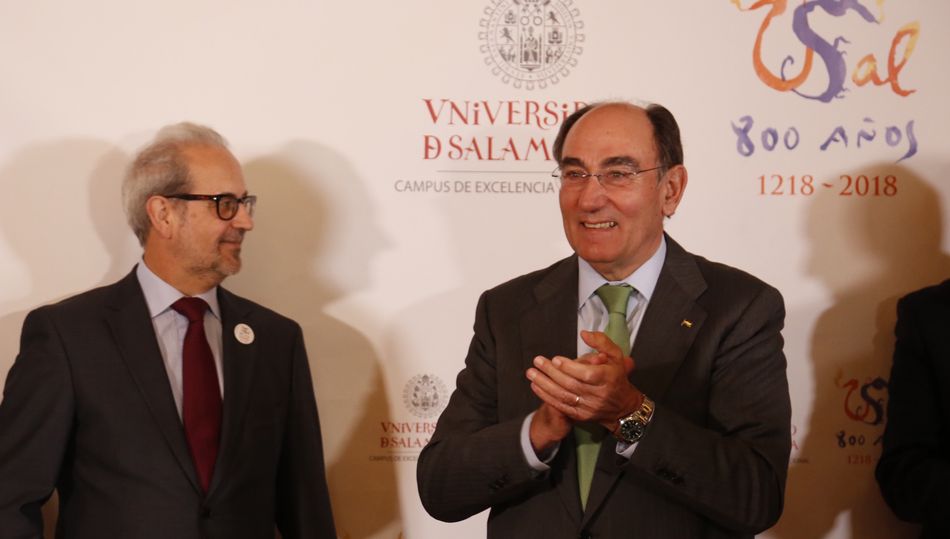 Galán, presidente del Consejo Social, y Hernández Ruipérez (i), rector de la Usal