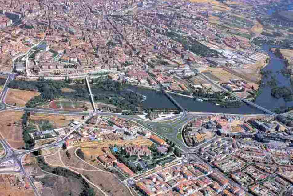 El precio de la vivienda llevó a muchos salmantinos a comprar casas fuera de la ciudad, en el alfoz