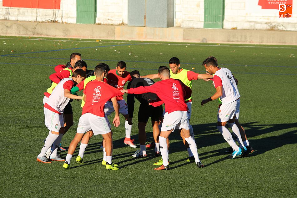 Los jugadores del CD Guijuelo repiten en casa, esta vez contra el Pontevedra CF