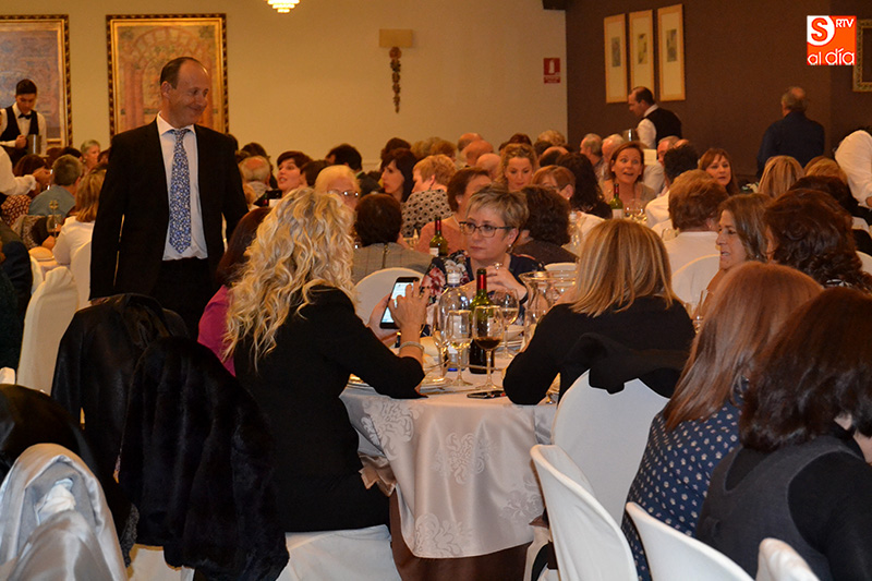 Más de 350 personas se vuelcan con la AECC en su Cena Benéfica anual