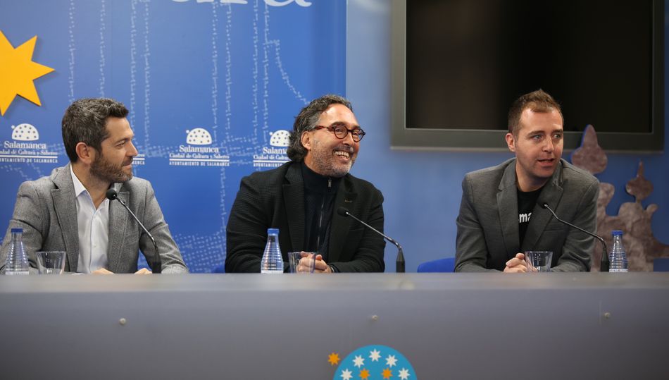 El concejal Julio López (izquierda), junto a los dos responsables. Foto: Alberto Martín