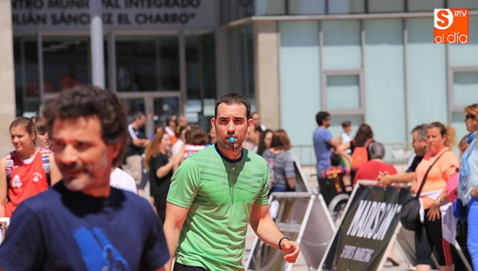 Una actividad de baloncesto para todos los públicos celebrada en la Plaza de la Concordia. Foto: Alberto Martín