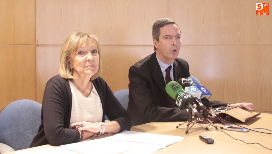 La concejala de Familia e Igualdad de Oportunidades, Cristina Klimowitz, y el concejal de Economía, Enrique Sánchez-Guijo / Foto de Alejandro López