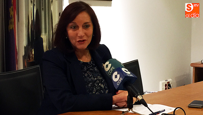 La alcaldesa de Peñaranda, Carmen Ávila, mostraba su satisfacción tras la firma del acuerdo con la Junta para la sustitución total de la tubería