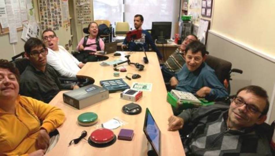 Integrantes de ASPACE Salamanca en uno de sus múltiples talleres