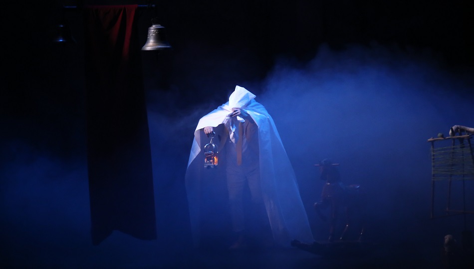 Gabriel Calvo interpretando una de las piezas de la obra. Foto: Alberto Martín