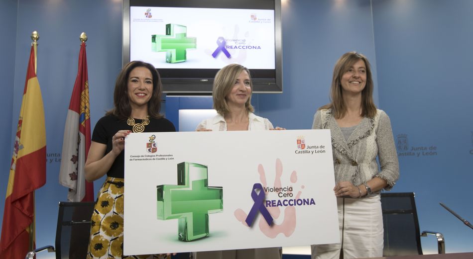 La consejera Familia, la directora de la Mujer y la presidenta del CONCYL