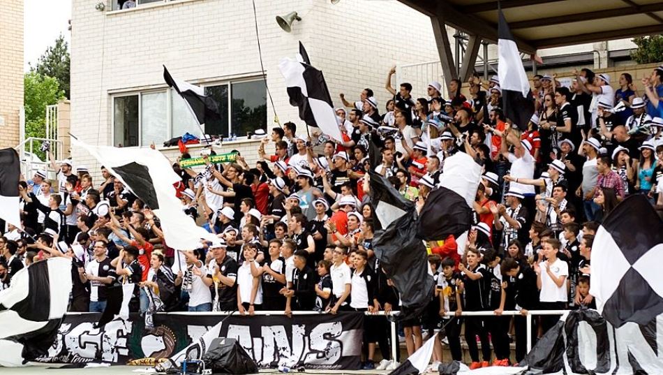 Los aficionados de Unionistas animan a su equipo en Las Pistas