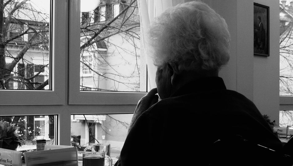 Las manos y el silencio    (una visión del alzhéimer)  