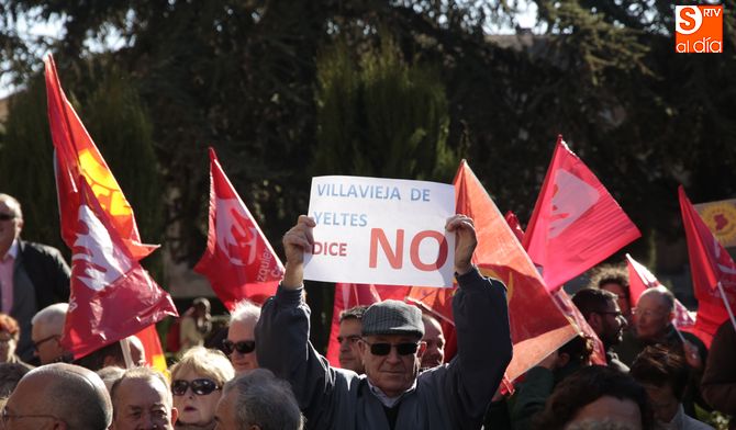 La marcha contra la mina, convocada por el Ayuntamiento de Villavieja. Fotos: Alejandro López