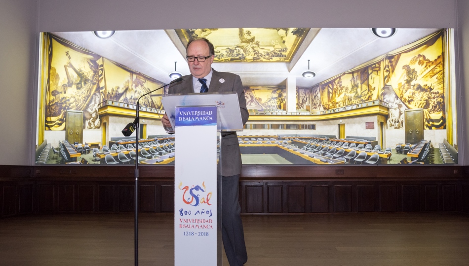 El vicerrector para la Conmemoración del VIII Centenario, Mariano Esteban, en la presentación de esta musealización
