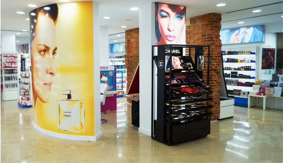 Vista interior de la tienda en Cáceres